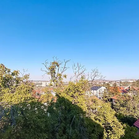 Vozdovac With A View Apartament *
